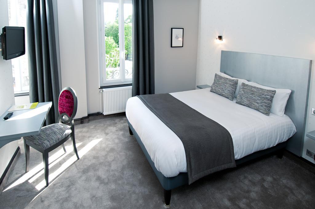 Logis Hotel Restaurant Nougier Saint-Etienne-de-Fursac Номер фото